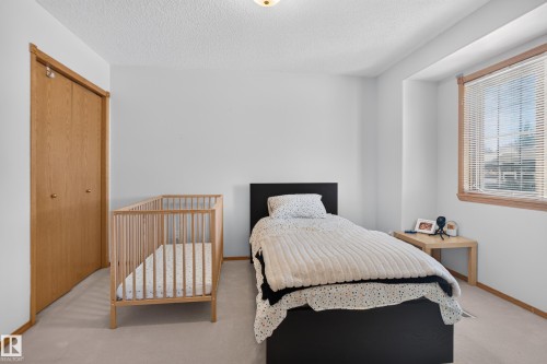15819 58 Street Nw, Edmonton, AB 
