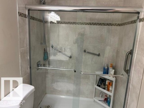 32 Belmead Gd Nw, Edmonton, AB - Indoor Photo Showing Bathroom