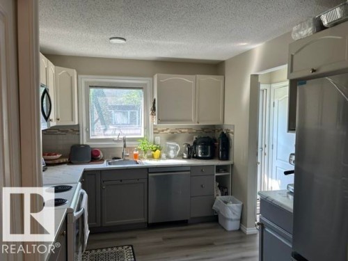 32 Belmead Gd Nw, Edmonton, AB - Indoor Photo Showing Kitchen