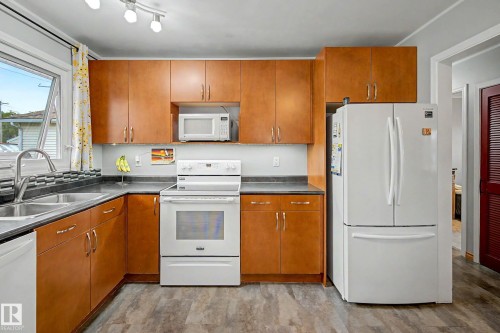 21 Maligne Drive, Devon, AB 