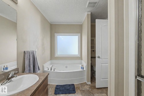 6 The Parkway Northwest, Edmonton, AB 