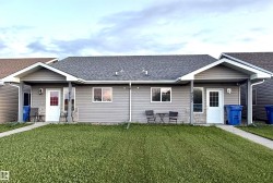 4705 & 4707 61 Avenue  Vegreville, AB T0C 0A8