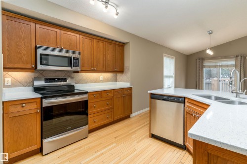 8218 Shaske Place Nw, Edmonton, AB 