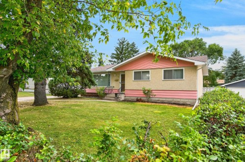 28 PEACOCK Drive   Sherwood Park, AB T8A 0A9