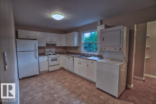 10026 87 Avenue Nw, Edmonton, AB - Indoor