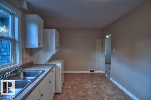 10026 87 Avenue Nw, Edmonton, AB - Indoor Photo Showing Other Room