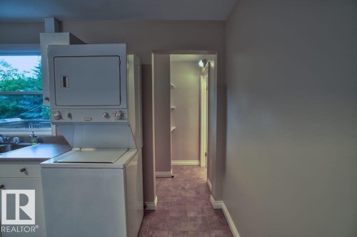 10026 87 Avenue Nw, Edmonton, AB - Indoor Photo Showing Laundry Room