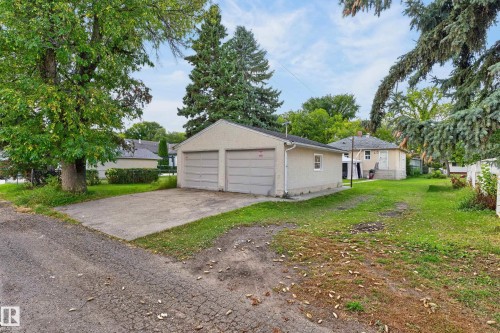 Detached two-car garage with concrete driveway and stucco exterior - 12345 79 Street Nw, Edmonton, AB 