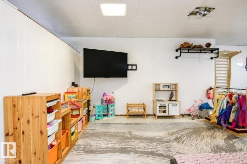 12231 55 Street Nw, Edmonton, AB - Indoor Photo Showing Other Room