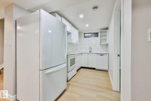4324 70 Street Nw, Edmonton, AB 