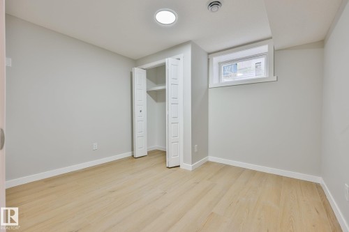 4324 70 Street Nw, Edmonton, AB 