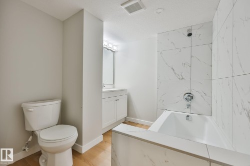 4324 70 Street Nw, Edmonton, AB 