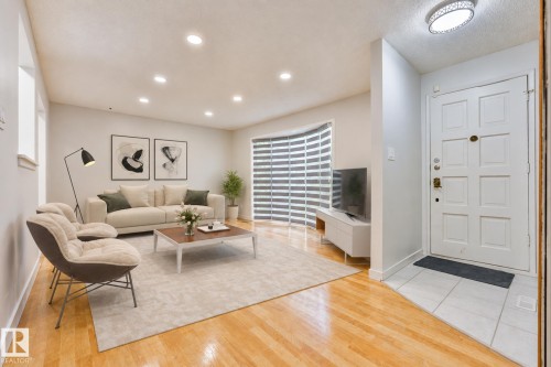 4324 70 Street Nw, Edmonton, AB 