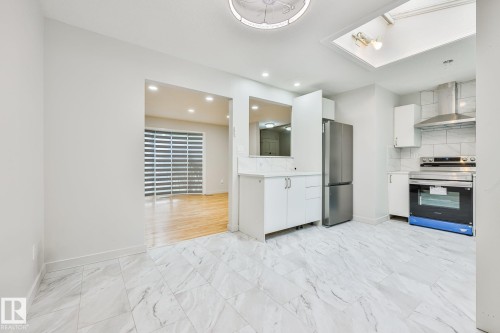 4324 70 Street Nw, Edmonton, AB 
