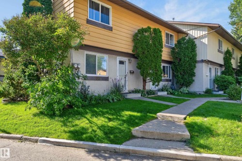 130 WOODSTOCK NW  Edmonton, AB T5T 0H6