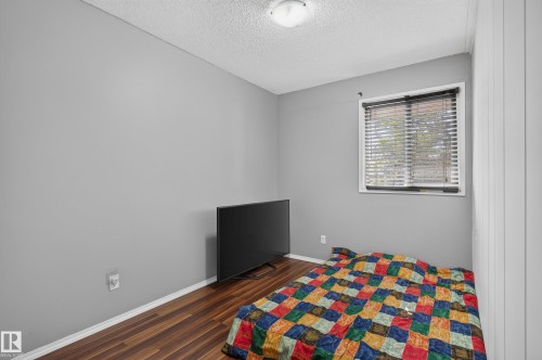 Wood-finish flooring, a window with blinds, and neutral wall paint - 130 Woodstock Nw, Edmonton, AB 
