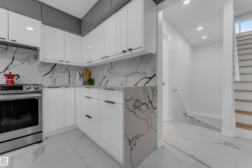 3135 24 Avenue Nw, Edmonton, AB 