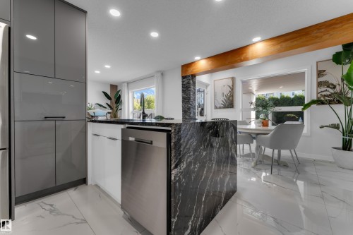 3135 24 Avenue Nw, Edmonton, AB 