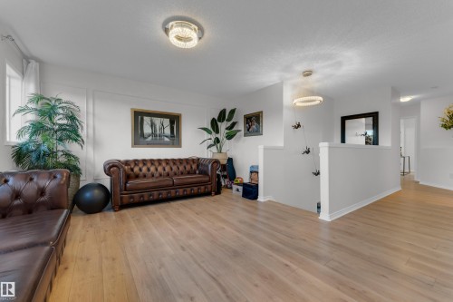 3135 24 Avenue Nw, Edmonton, AB 