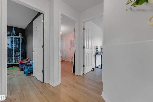 3135 24 Avenue Nw, Edmonton, AB 