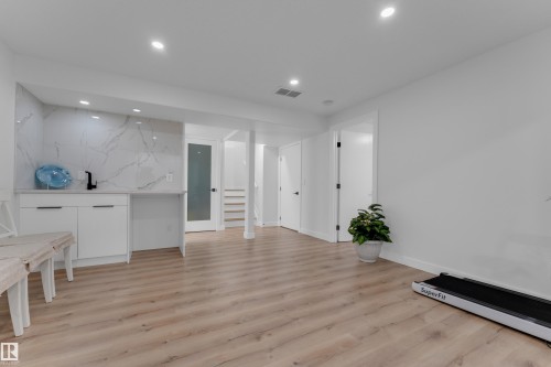 3135 24 Avenue Nw, Edmonton, AB 