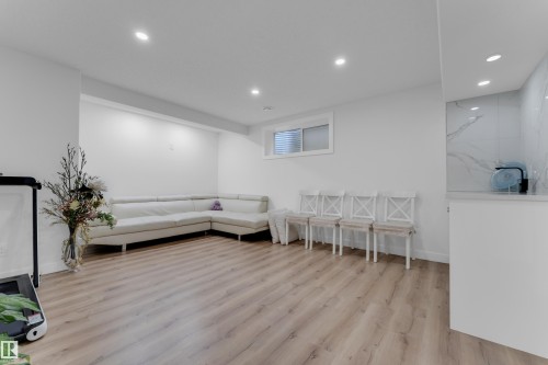 3135 24 Avenue Nw, Edmonton, AB 