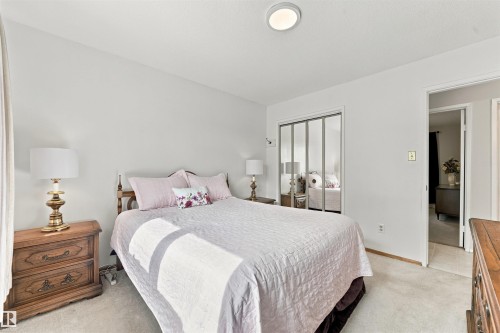 7911 152A Avenue Nw, Edmonton, AB 