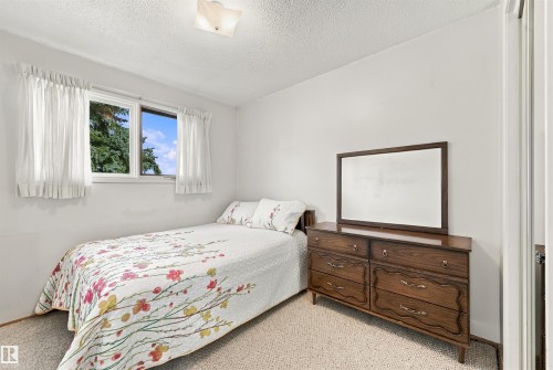 7911 152A Avenue Nw, Edmonton, AB 