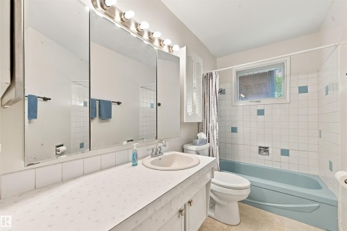7911 152A Avenue Nw, Edmonton, AB 