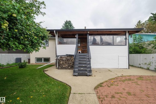 7911 152A Avenue Nw, Edmonton, AB 