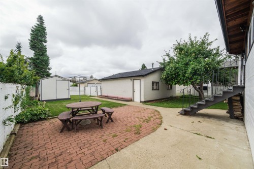 7911 152A Avenue Nw, Edmonton, AB 