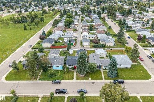 7911 152A Avenue Nw, Edmonton, AB 