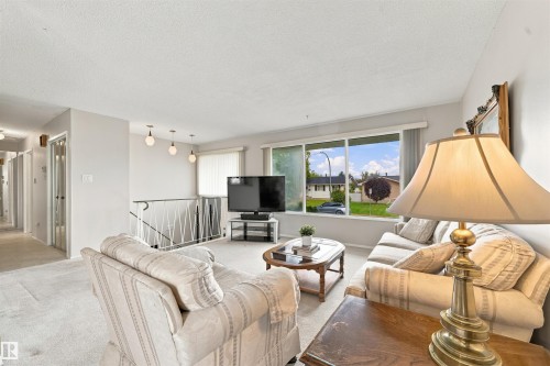 7911 152A Avenue Nw, Edmonton, AB 