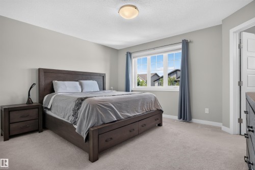 Wall-to-wall carpeting and a window with a multi-pane design - 319 Desrochers Boulevard Sw, Edmonton, AB 
