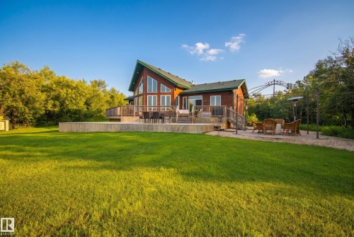 Expansive green lawn providing a substantial outdoor area - 48109 Rr 155, Rural Beaver County, AB - Outdoor With Deck Patio Veranda
