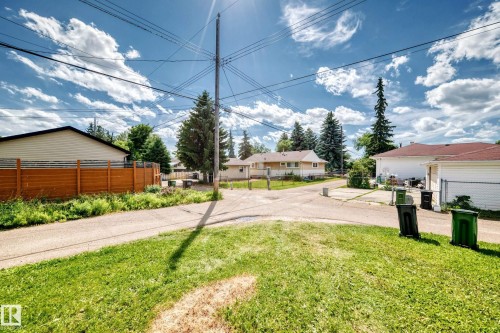 7032 81 Street Nw, Edmonton, AB 