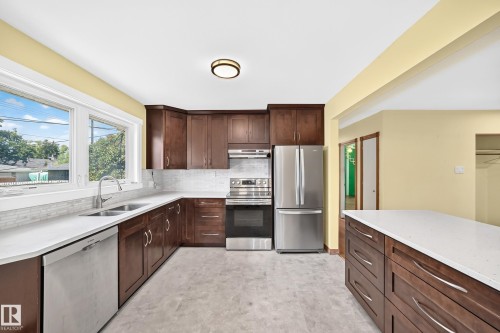 7032 81 Street Nw, Edmonton, AB 