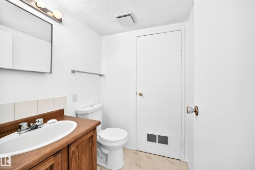 14141 26 Street Nw, Edmonton, AB - Indoor Photo Showing Bathroom