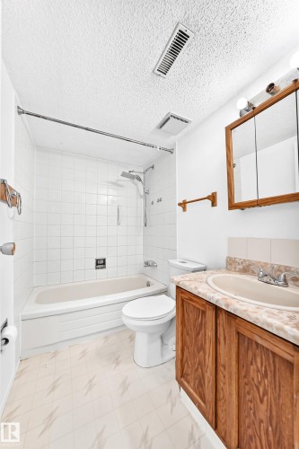 14141 26 Street Nw, Edmonton, AB - Indoor Photo Showing Bathroom