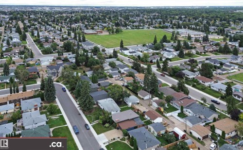 Residential neighborhood featuring tree-lined streets and detached homes - 9657 68A Street Nw, Edmonton, AB 