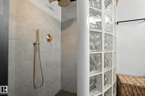 5406 110 Street Nw, Edmonton, AB - Indoor Photo Showing Bathroom