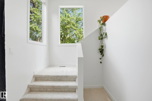 5406 110 Street Nw, Edmonton, AB - Indoor Photo Showing Other Room