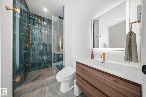5406 110 Street Nw, Edmonton, AB - Indoor Photo Showing Bathroom