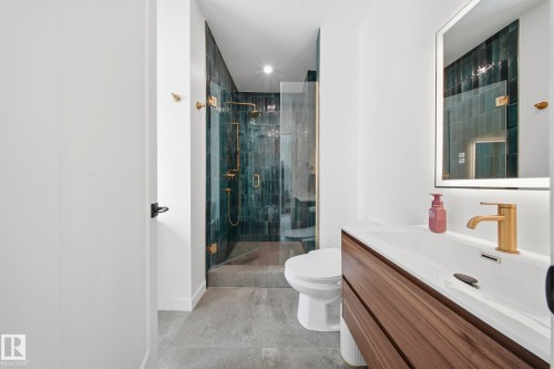 5406 110 Street Nw, Edmonton, AB - Indoor Photo Showing Bathroom