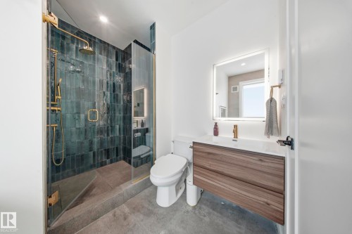 5406 110 Street Nw, Edmonton, AB - Indoor Photo Showing Bathroom