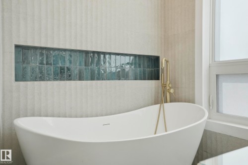 5406 110 Street Nw, Edmonton, AB - Indoor Photo Showing Bathroom