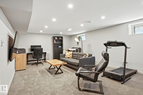 5406 110 Street Nw, Edmonton, AB - Indoor