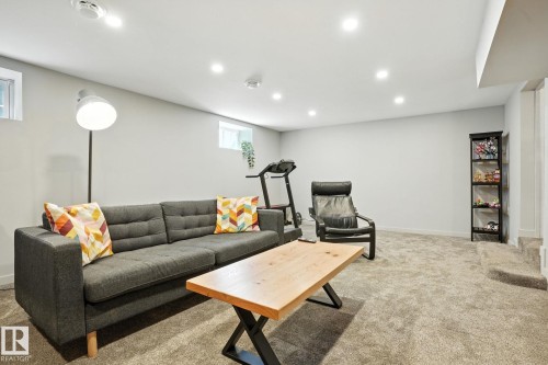 5406 110 Street Nw, Edmonton, AB - Indoor