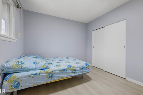 Recessed window, light-toned walls, and wood-finish flooring - 13024 Sherbrooke Avenue Nw, Edmonton, AB 