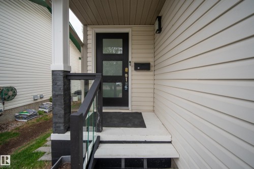 11827 8 Avenue Nw, Edmonton, AB 